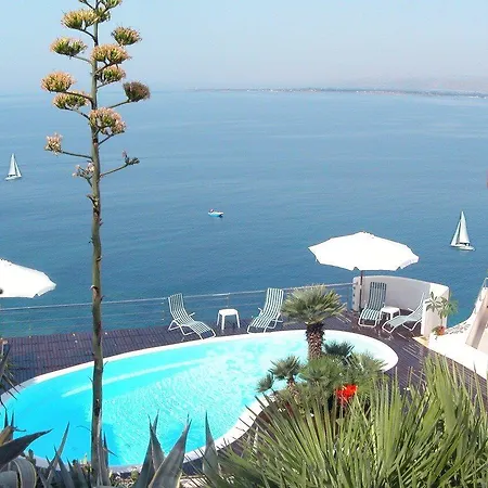Apart Otel La Rosa Sul Mare Siraküza